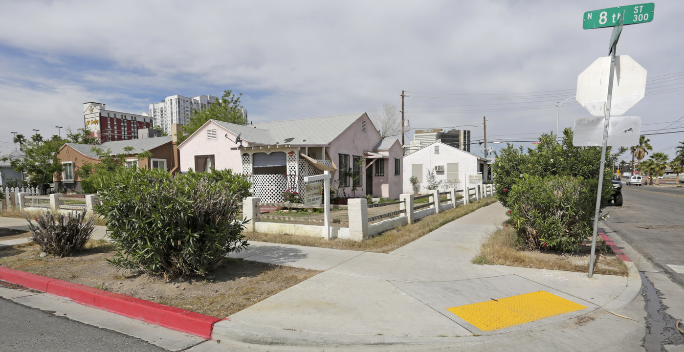 329 N 8th St in Las Vegas, NV - Building Photo