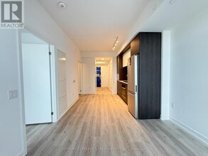 395 Square One Dr in Mississauga, ON - Building Photo - Building Photo