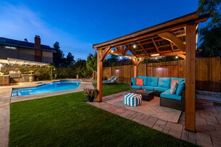 409 W Sierra Dr in Santa Ana, CA - Building Photo