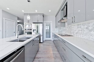 613 Midtown Pl SW in Airdrie, AB - Building Photo