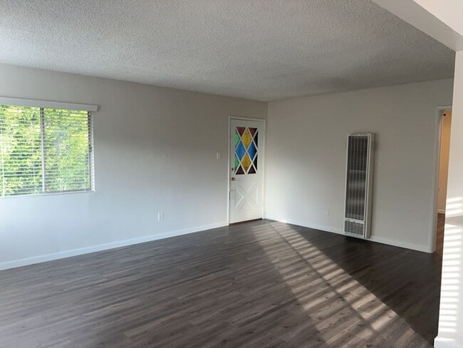 2510 Hermosa Ave in Montrose, CA - Building Photo - Building Photo