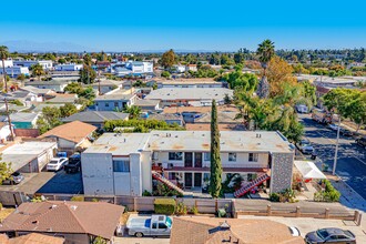 579 Hyde Park Pl in Inglewood, CA - Building Photo - Building Photo