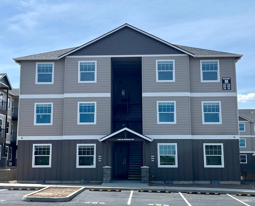 Introducing Dry Canyon – Redmond’s newest ... in Redmond, OR - Foto de edificio