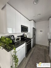 740 Orlando Ave in Los Angeles, CA - Building Photo - Building Photo
