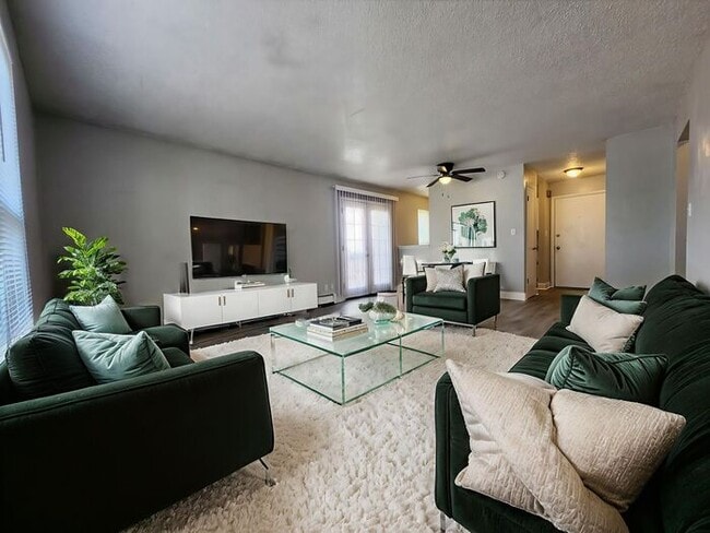 property at 4420 Loomis Ave