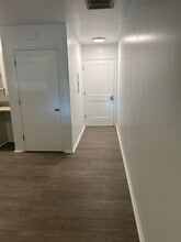 663 N Main St, Unit 103 in Clover, SC - Foto de edificio - Building Photo