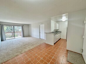 6191 Rancho Mission Rd in San Diego, CA - Building Photo - Building Photo