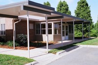 Legacy at the Point in High Point, NC - Foto de edificio - Building Photo