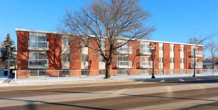 Beacon Arms in Edmonton, AB - Building Photo - Building Photo