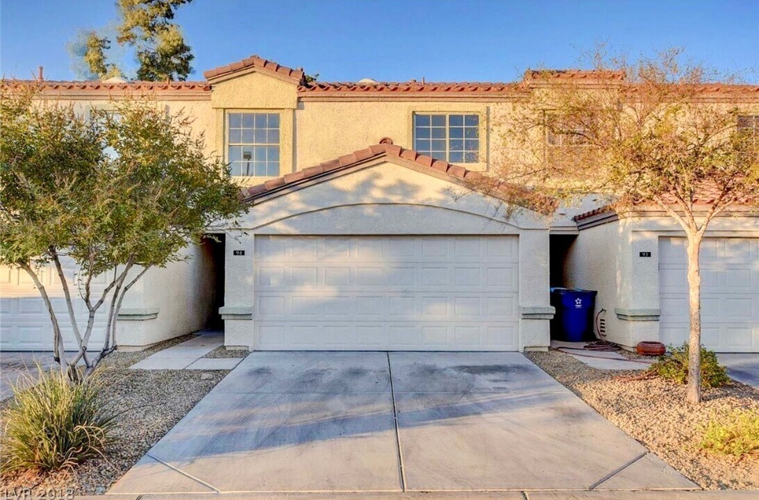 5330 E Charleston Blvd in Las Vegas, NV - Foto de edificio