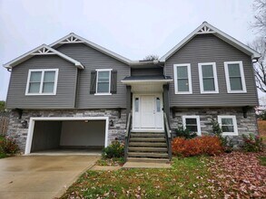 1121 Emorey Cir in Akron, OH - Foto de edificio - Building Photo
