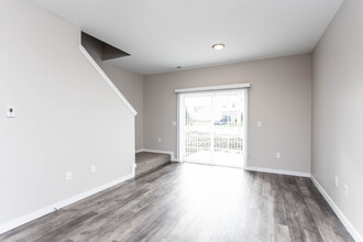 Demorest Townhomes in Grove City, OH - Building Photo - Interior Photo