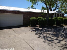 1612 N Cedar St in Foley, AL - Building Photo