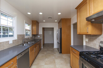 360 N Kilkea Dr in Los Angeles, CA - Building Photo - Building Photo