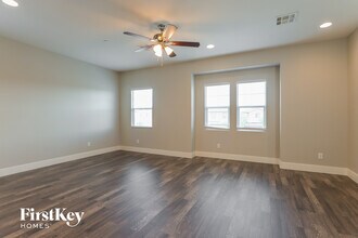 868 N Water St in Henderson, NV - Foto de edificio - Building Photo