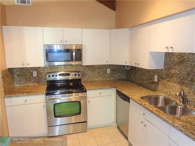 2229 Nova Village Dr in Davie, FL - Building Photo - Building Photo