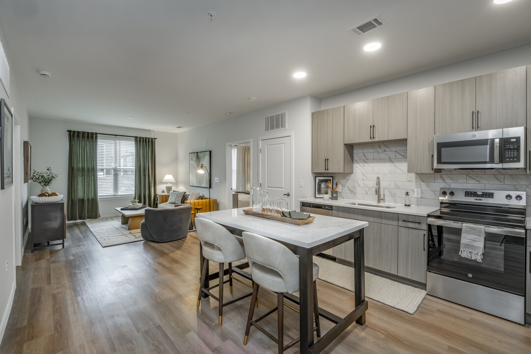 Perimeter Pointe in Charlotte, NC - Building Photo