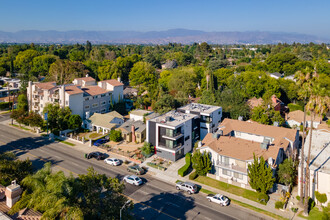 5636 Woodman Ave in Van Nuys, CA - Foto de edificio - Building Photo