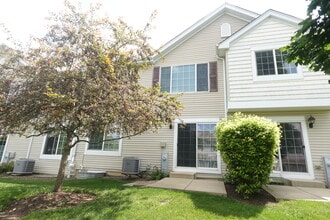 32486 Allegheny Wy in McHenry, IL - Building Photo - Building Photo