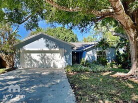 2125 Karen Dr in Lutz, FL - Building Photo