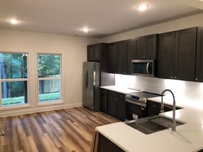 38-40 Kaitlyn Ct in Hamilton, GA - Building Photo - Building Photo