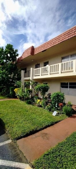 property at 2 2 Abbey Ln