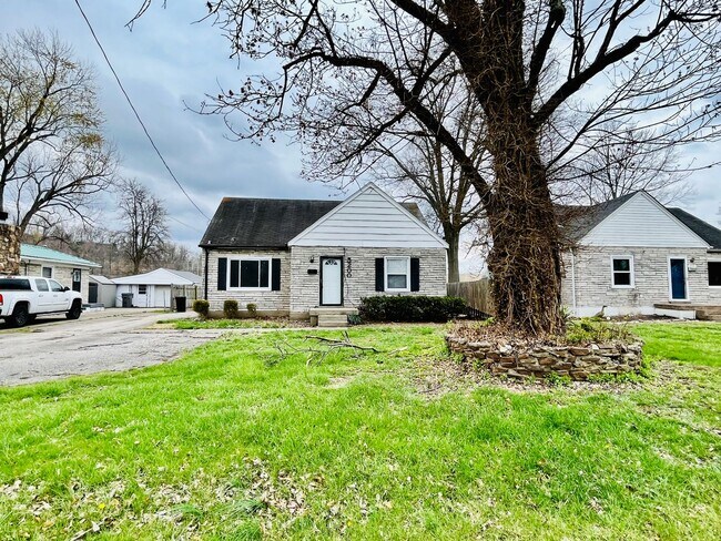 5200 Stephan Dr in Louisville, KY - Building Photo - Building Photo