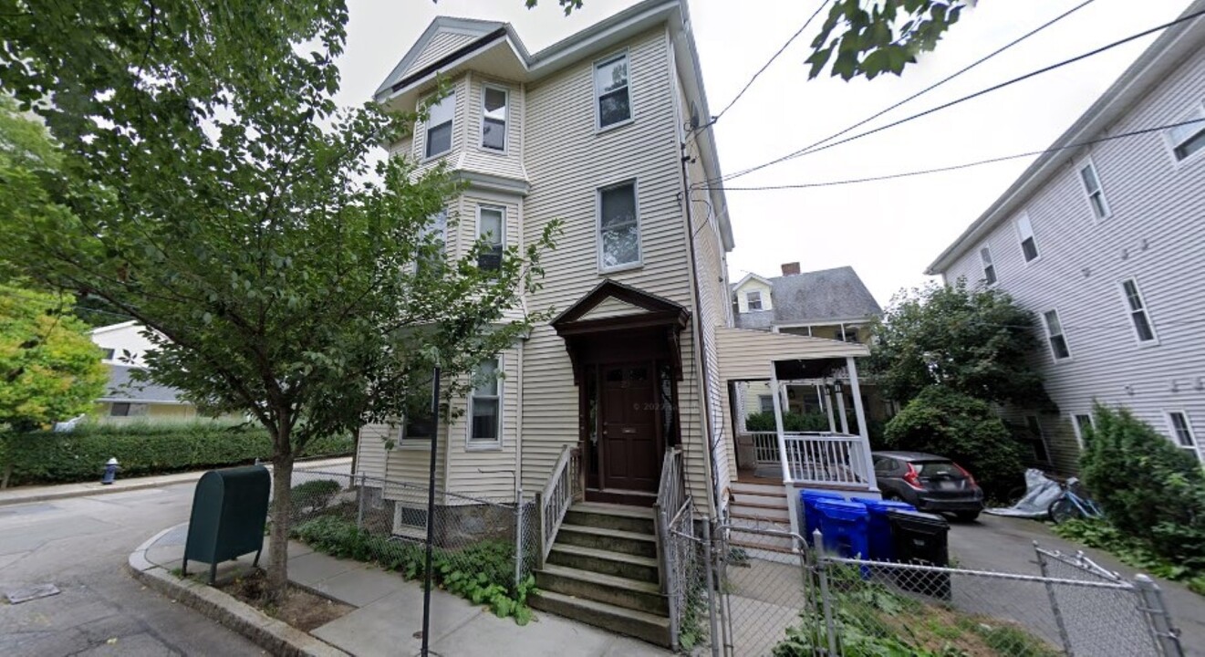 23 Roberts St, Unit 2 in Brookline, MA - Building Photo