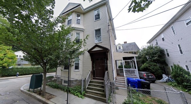 23 Roberts St, Unit 2
