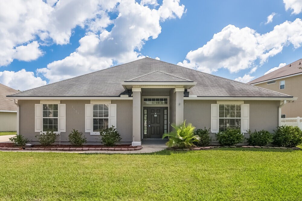 1525 Harvest Cove Dr in Middleburg, FL - Building Photo