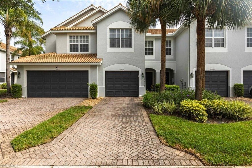 15616 Marcello Cir in Naples, FL - Foto de edificio