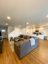 1589 NW 5th Ave in Oak Harbor, WA - Foto de edificio - Building Photo