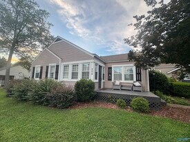 208 Surrey Rd SW in Huntsville, AL - Building Photo