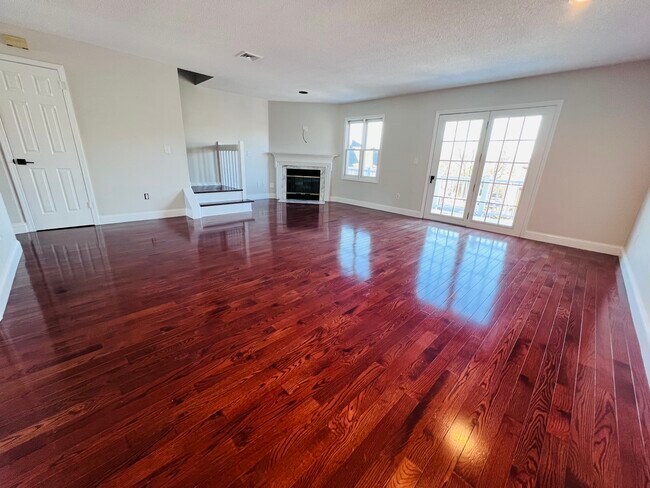 130 Deer Hill Ave in Danbury, CT - Building Photo - Building Photo