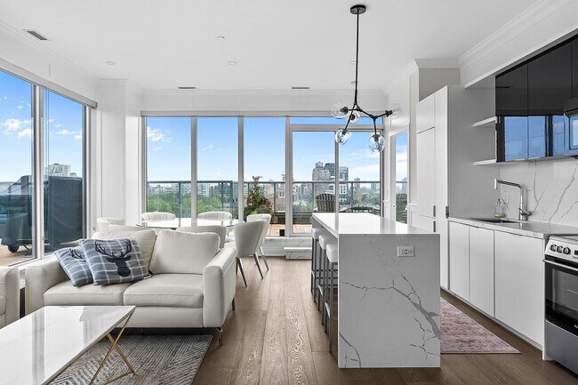 6 Parkwood Ave in Toronto, ON - Building Photo - Building Photo