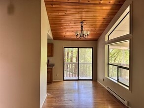 21440 NE Union Hill Rd in Redmond, WA - Foto de edificio - Building Photo