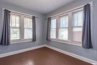 204 S Clark St in Bloomington, IN - Foto de edificio - Building Photo