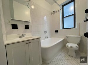 West 55th Street, Unit 5D in New York, NY - Building Photo - Building Photo