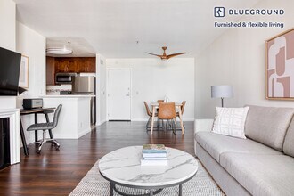 7275 Franklin Ave in Los Angeles, CA - Building Photo - Building Photo