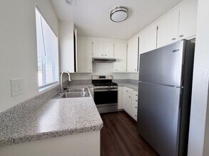 1021 San Andres St in Santa Barbara, CA - Foto de edificio - Building Photo