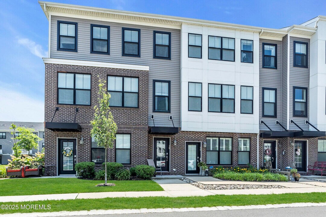 58 Midway Rd S in Tinton Falls, NJ - Building Photo
