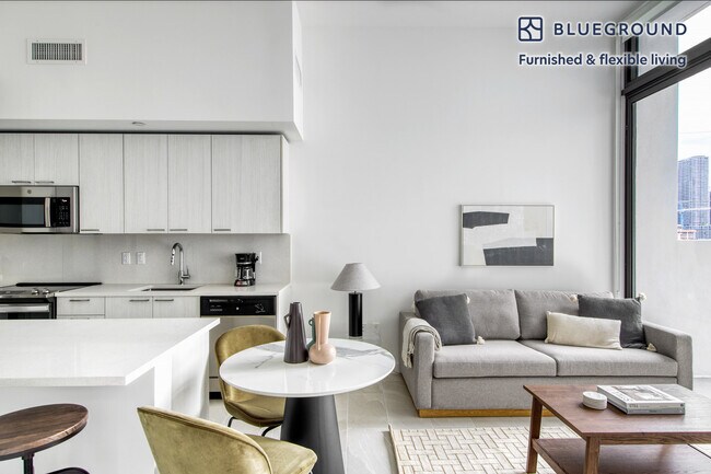 21 NE 22nd St-Unit -FL5-ID35 in Miami, FL - Building Photo - Building Photo
