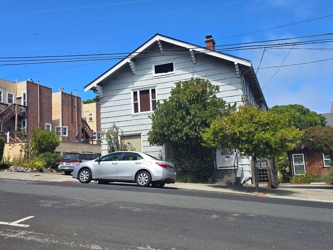 212-218 Washington Ave in Richmond, CA - Building Photo - Building Photo