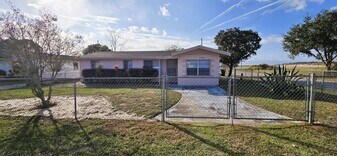2136 Bouyer St in Lake Wales, FL - Building Photo