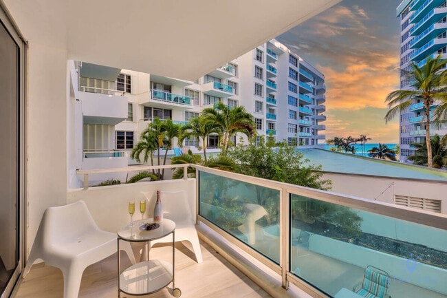 5151 Collins Ave in Miami, FL - Building Photo - Building Photo