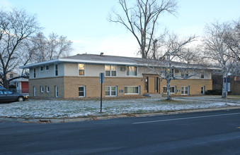 305 53rd Ave NE in Fridley, MN - Building Photo - Building Photo