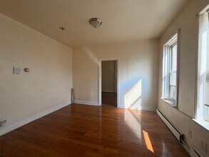 398 Rose Ave, Unit 5 in Jersey City, NJ - Building Photo - Building Photo