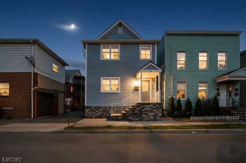 8 Essex St in Nutley, NJ - Foto de edificio