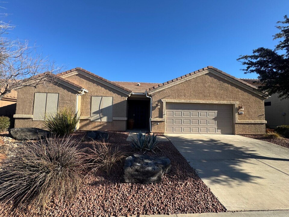 1806 Sunstar Dr in Saint George, UT - Building Photo
