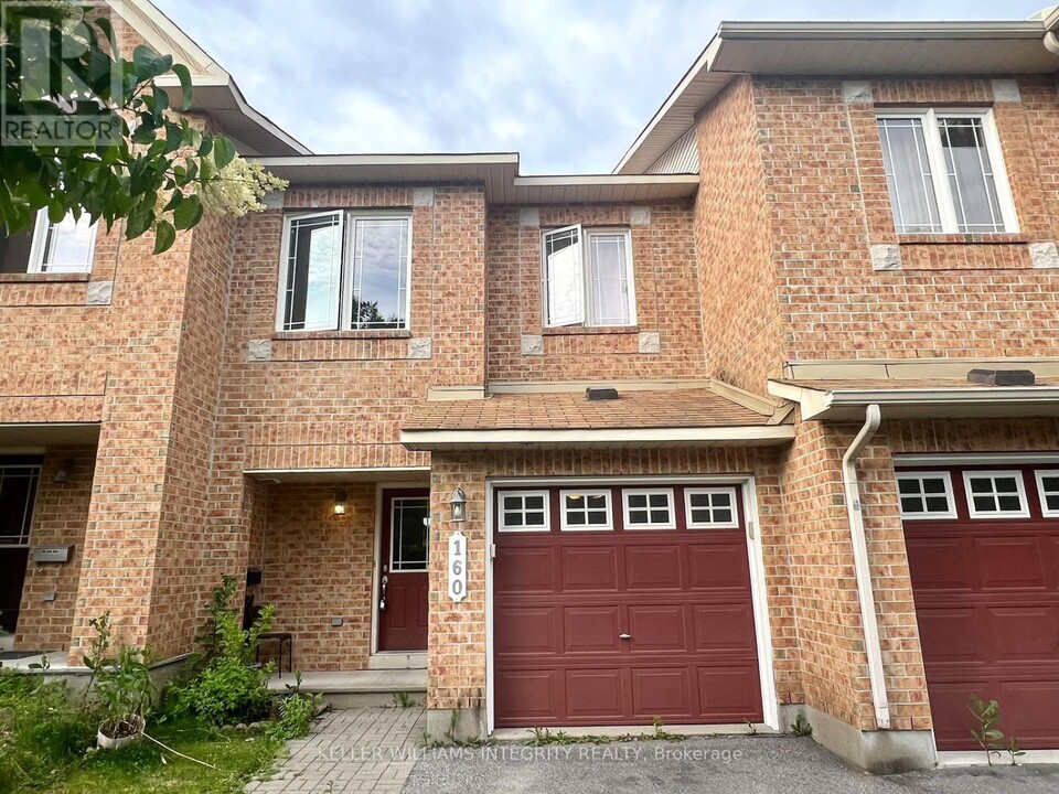 160 Forestbrook St in Ottawa, ON - Building Photo